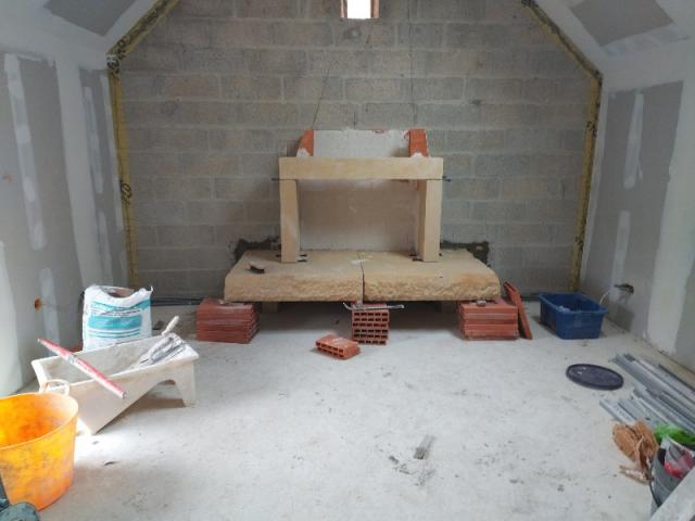 Création cheminée à foyer ouvert par Taill'Art, style éclectique à Cully dans le Calvados, Février 2023